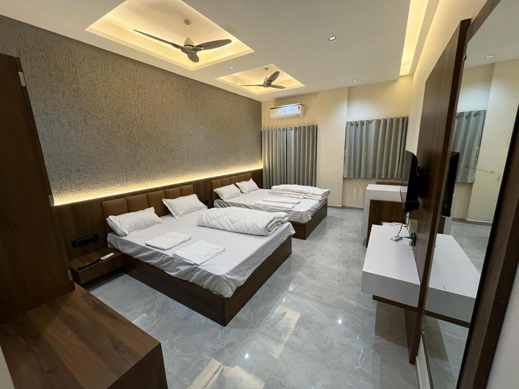 Hotel The Grand Khodiyar Visnagar Dış mekan fotoğraf