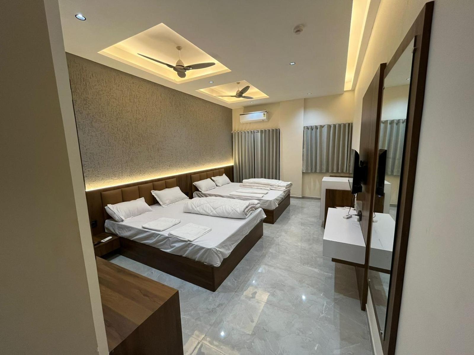 Hotel The Grand Khodiyar Visnagar Dış mekan fotoğraf